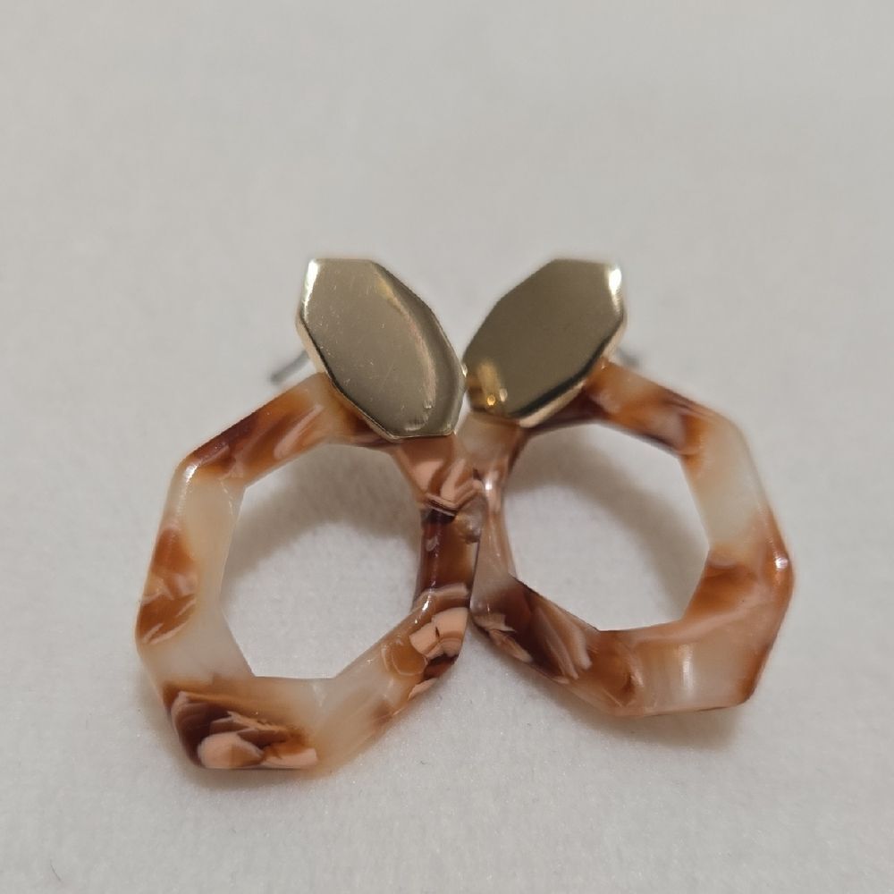 Tortise Shell Lucite Earrings - Picture 2 of 5